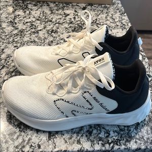 Cream/white/black New Balance Sneakers